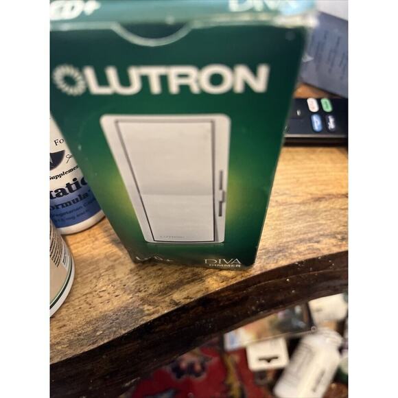 Lutron Diva LED+ Dimmer Switch for Dimmable‎ LED, Halogen and Incandescent Bulbs - Picture 2 of 2